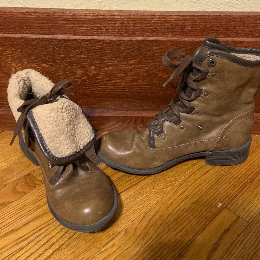 Brown boot